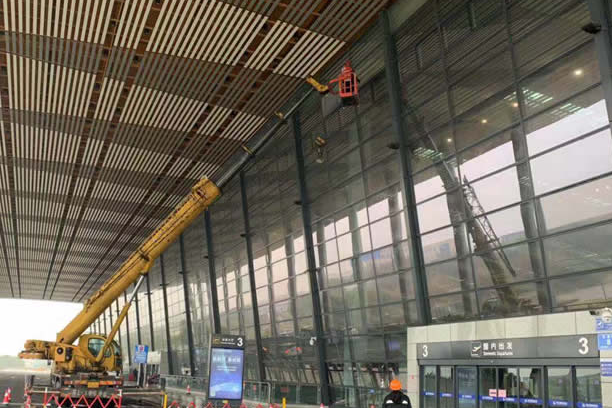 松柏镇玻璃幕墙维护和保养